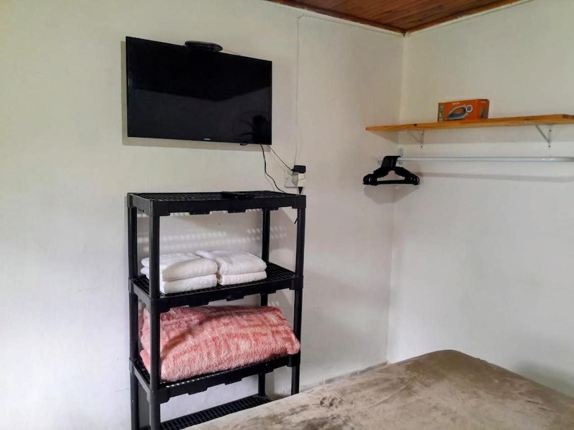 Farm stay Beija-flor & Bem-te-vi, Mata Atlantica, Juquitiba, Sp